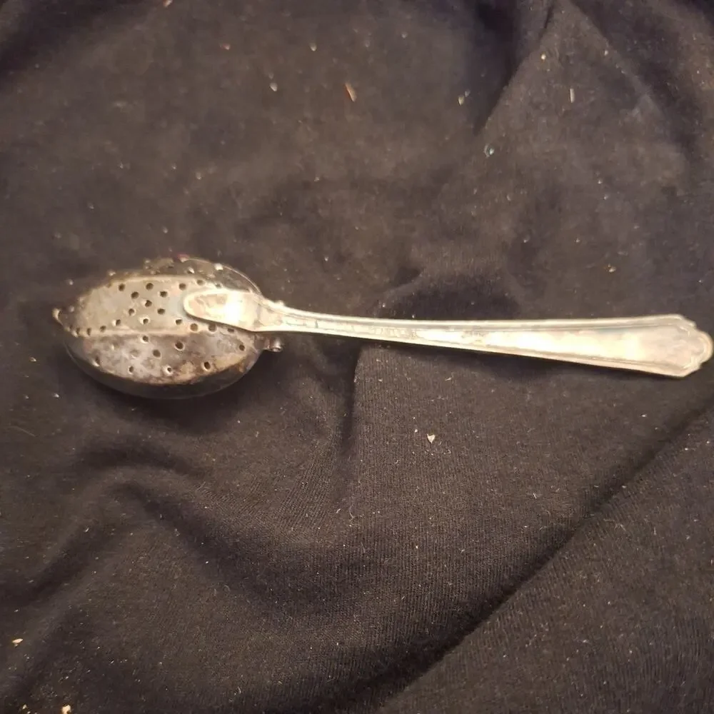 Antique Vintage WM A Rogers A1 Plus Oneida LTD TEA INFUSER Hinged Spoon Strainer